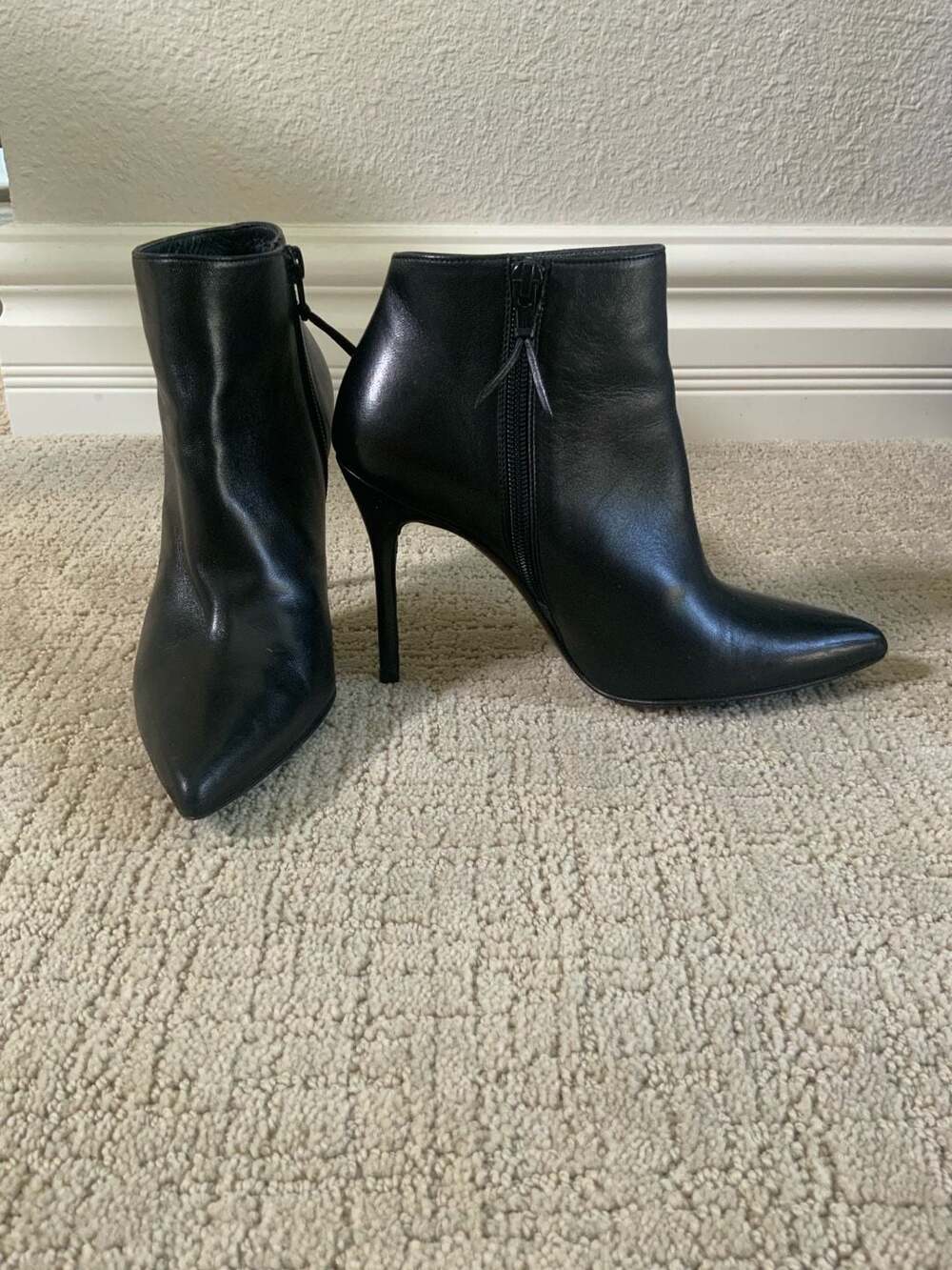 Stuart Weitzman Pointed Toe Ankle Boots Size 6 W Black Leather